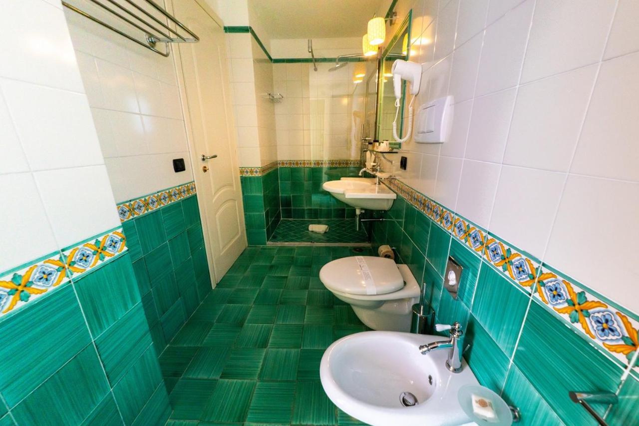 Hotel Villa Pandora Maiori Bagian luar foto